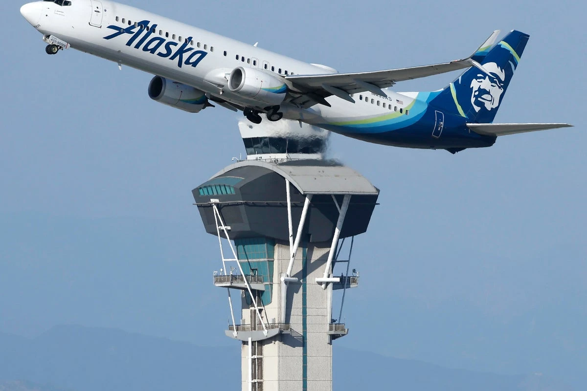 Hundreds of flights canceled in Alaska Airlines IT outage