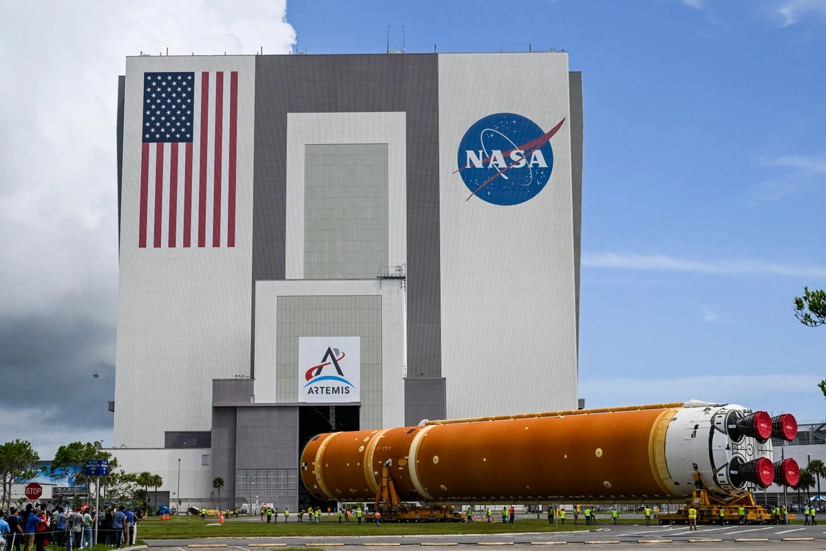 NASA reportedly set to lose 2,000 senior staff members