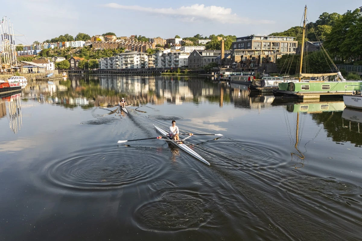 UK to see off bank holiday rain with temperatures to soar up to 25C