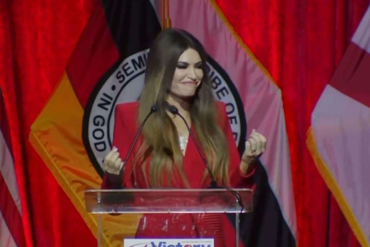 Kimberly Guilfoyle forced to ask audience to clap as speech falls flat