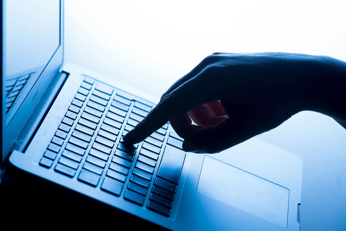 Treat online privacy like stranger danger, regulator warns parents