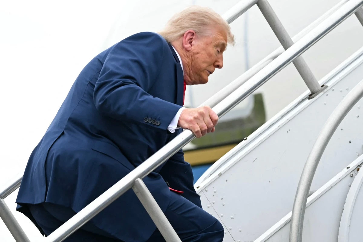 Social media speculates Trump has ‘leg brace’ after Air Force One fall