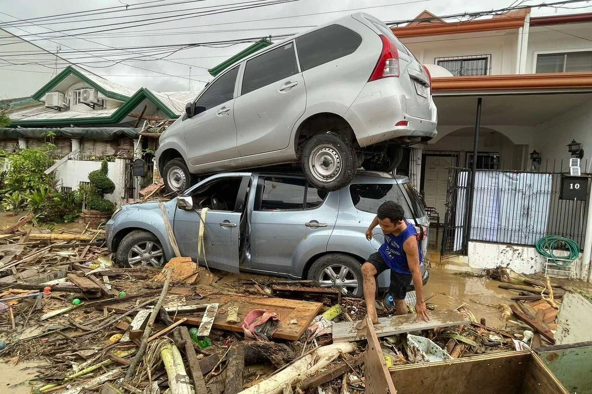 Two dead as Typhoon Kalmaegi slams into Philippines