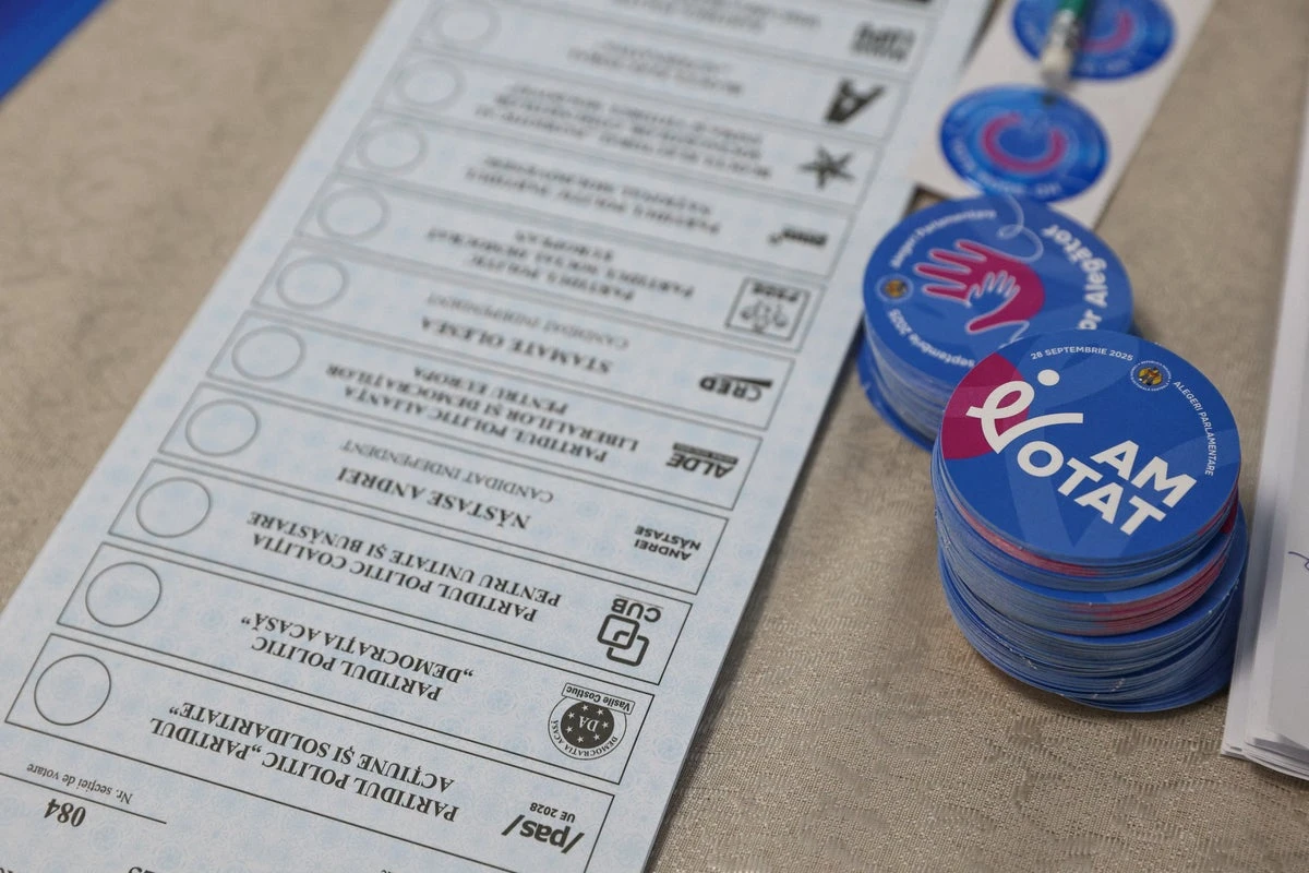 Moldovans begin voting in key election between EU and Russia