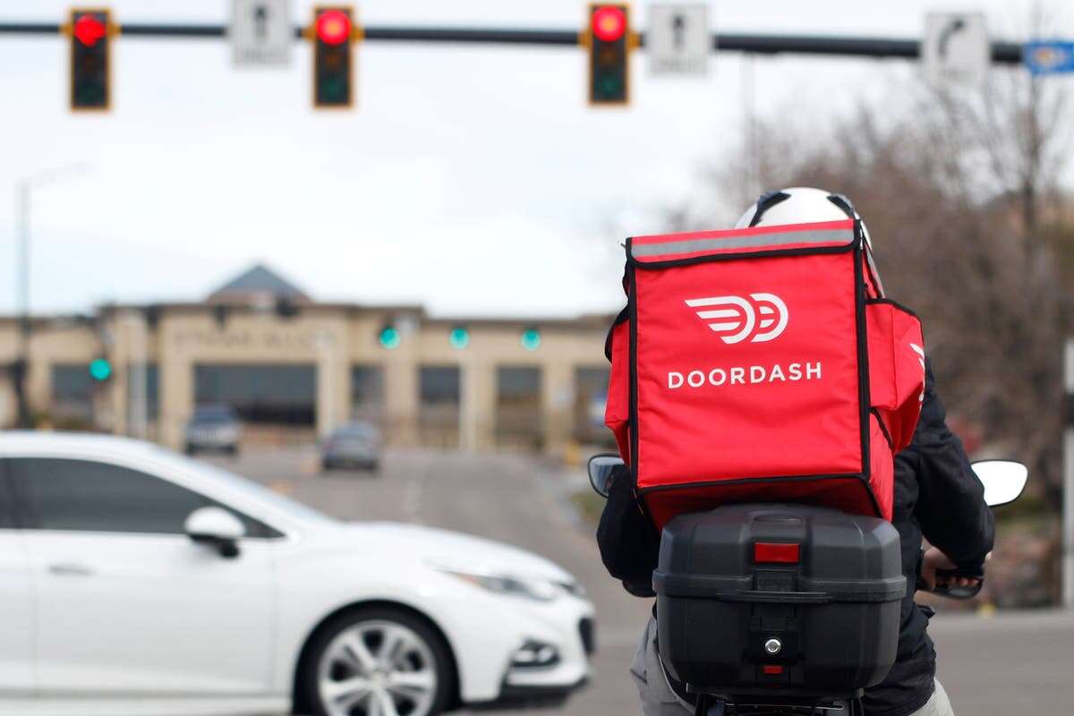 DoorDash driver crashes into home and then bolts from scene