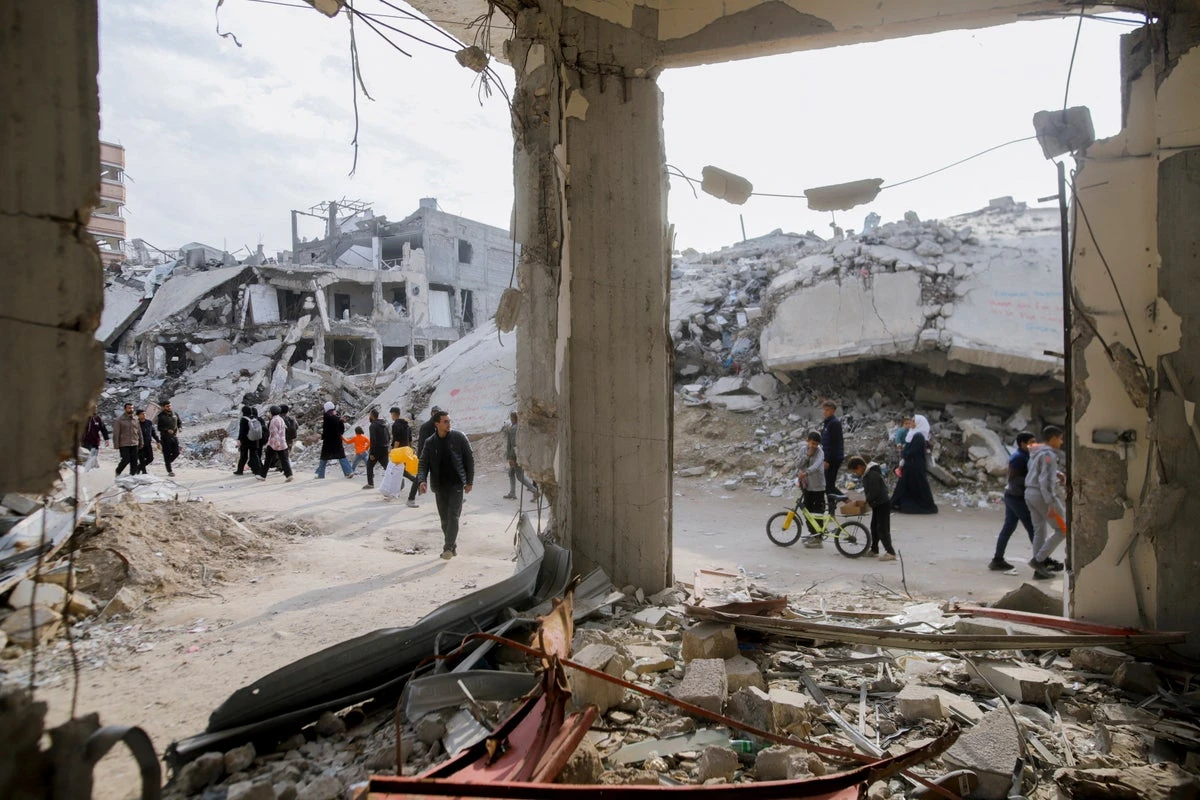 Israeli airstrike on Gaza apartment block kills 23 Palestinians