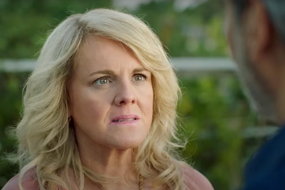 Fans can’t stop binging new Netflix show about a scam holiday romance