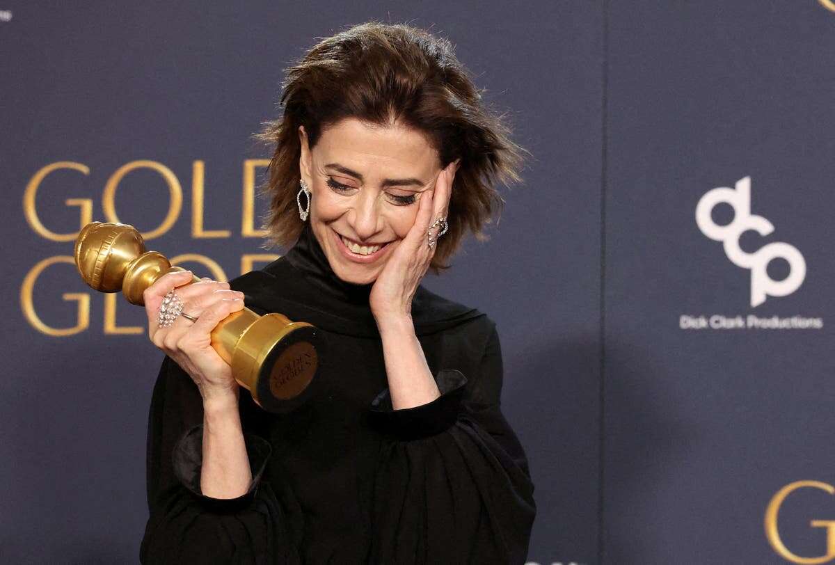 Who is the famous mother of Golden Globe-winner Fernanda Torres?