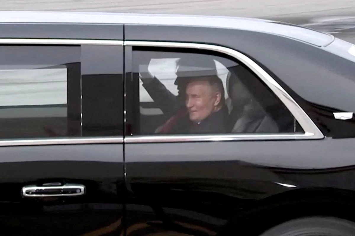 Does Putin speak English? People speculate what he said in Trump’s car