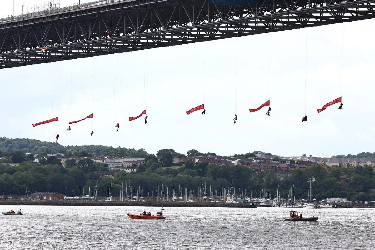 Protesters close Forth Road Bridge after abseiling off the side