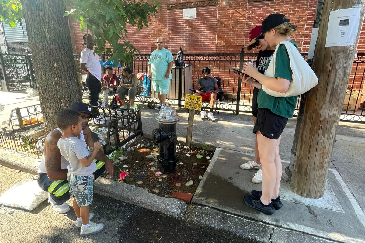 NYC sidewalk aquarium returns – heat sparks concerns fish will boil