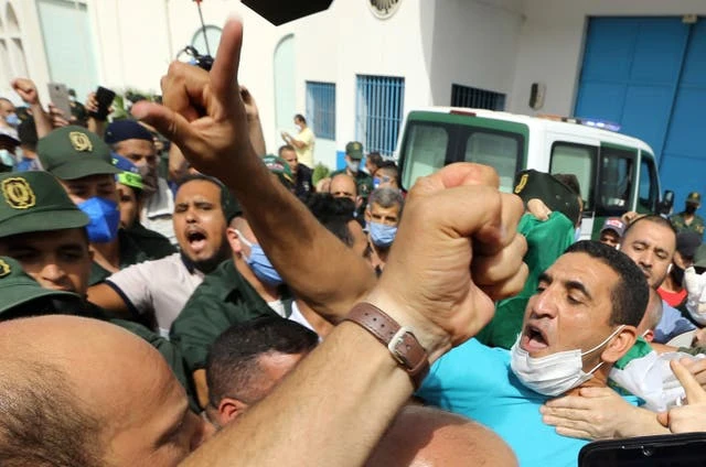 Two Algerian opposition figures arrested ahead of elections