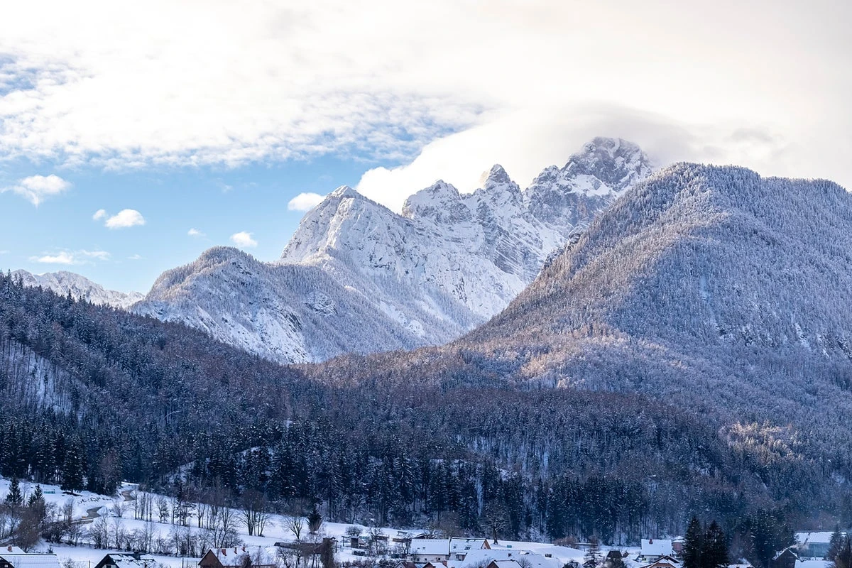 Three climbers killed in avalanche at scenic European alps