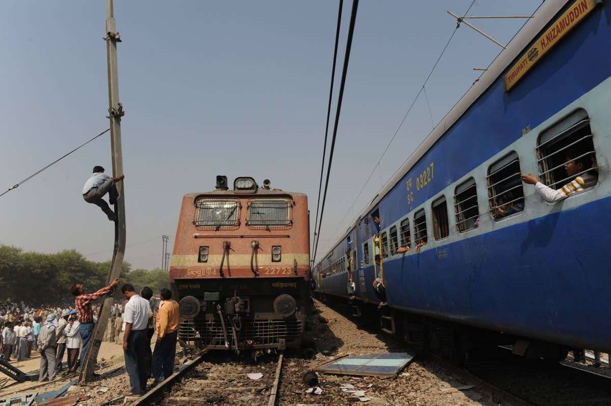 12 people dead after jumping off train over rumour of fire