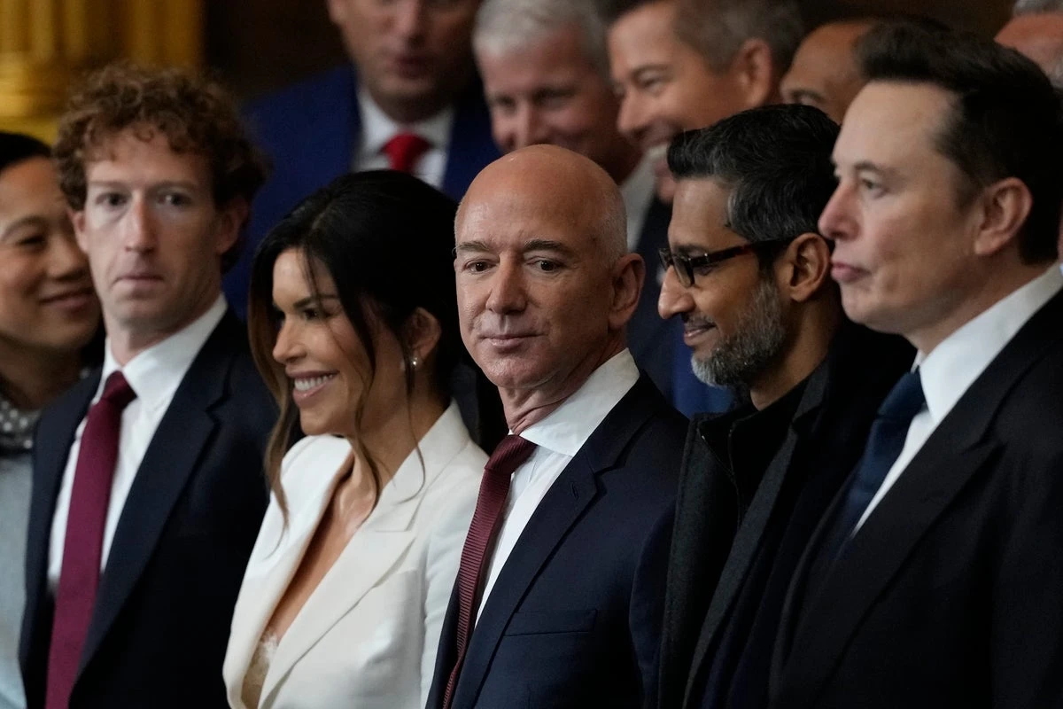 10 richest U.S. men collectively earned $365 billion last year, report