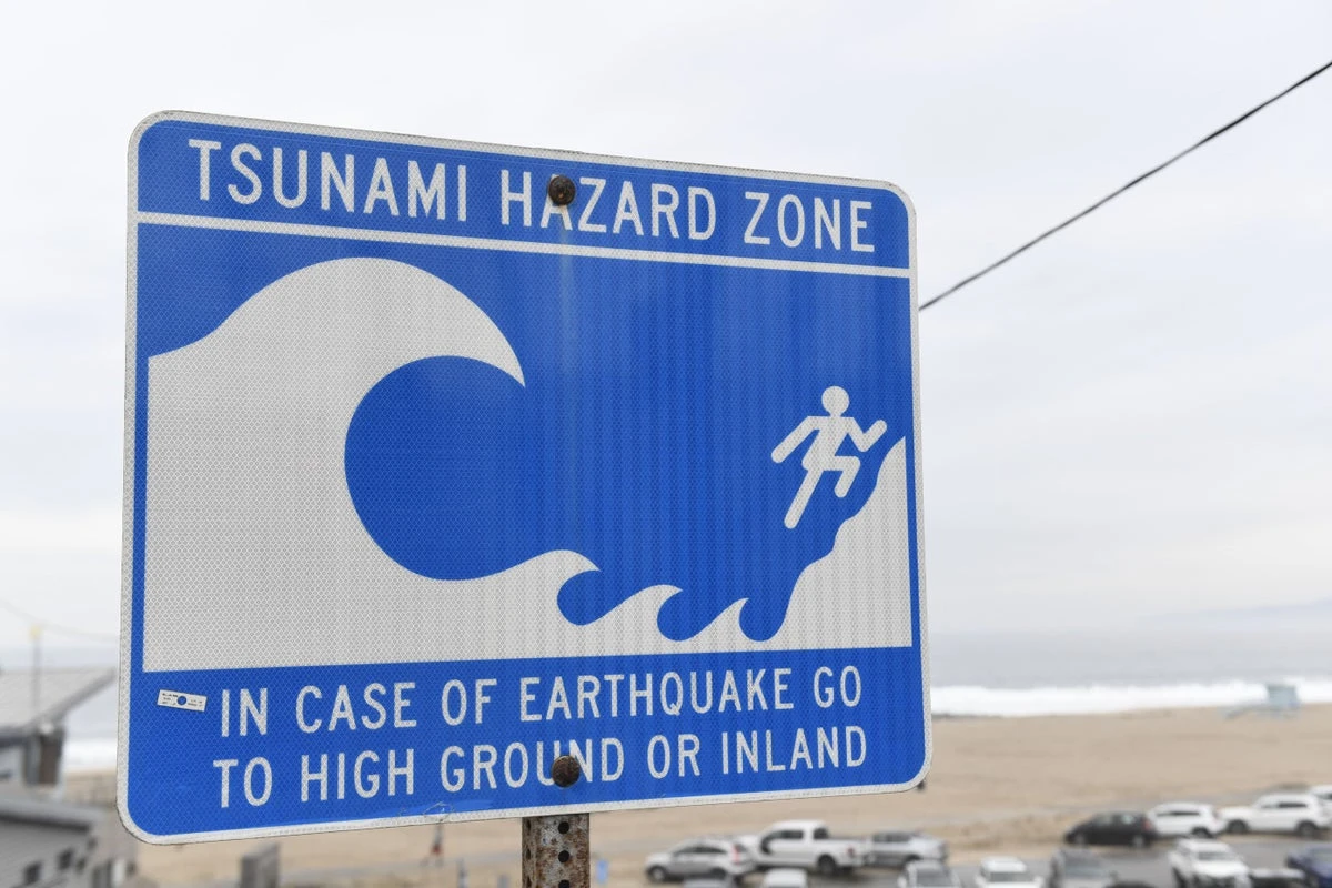 Scientists warn 1,000-ft ‘mega-tsunami’ could wipe part of US off map