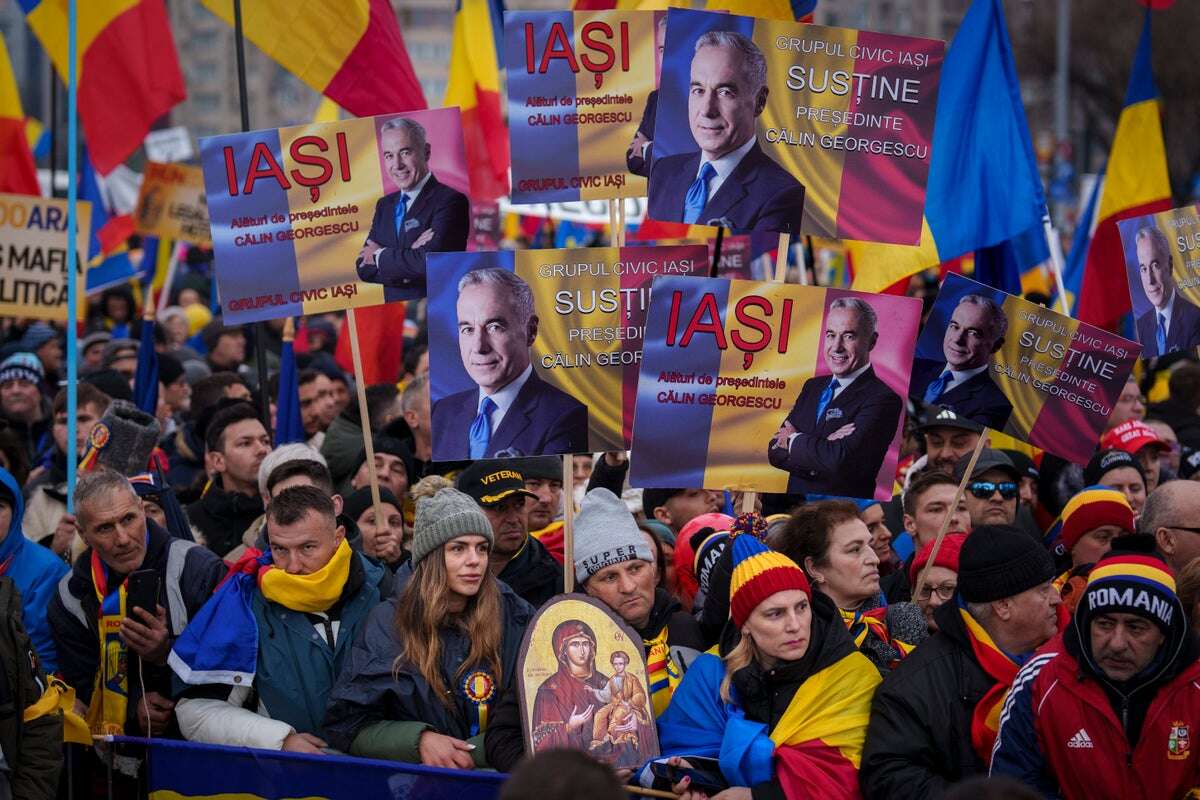 Tens of thousands of anti-government protesters hold rally ahead of Romania's election rerun