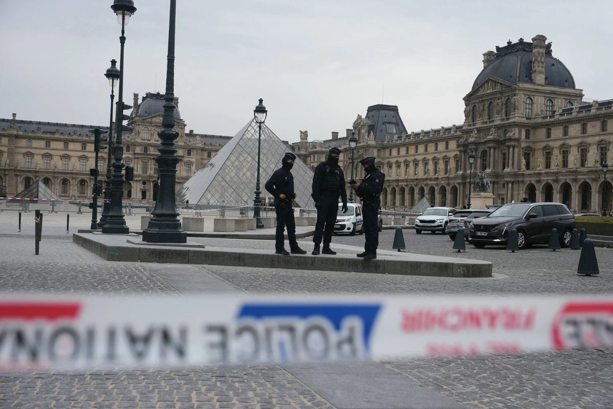 I’m a legal expert. Here’s the biggest mistake the Louvre robbers made