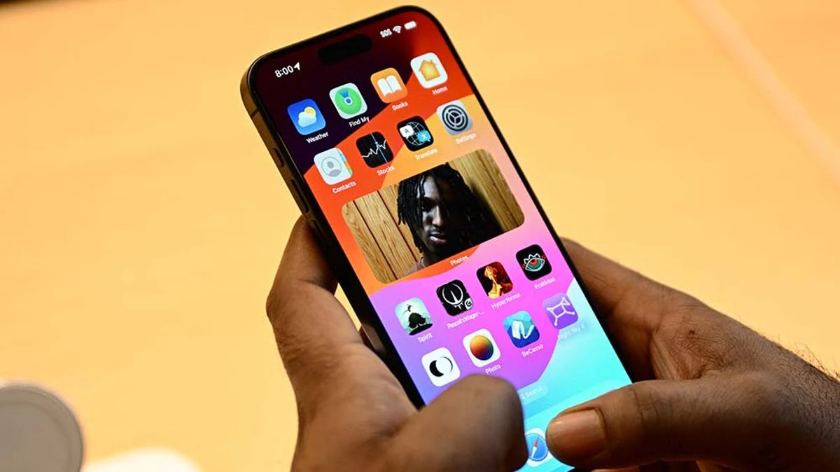 Apple locked in a huge fight over where you can see your messages