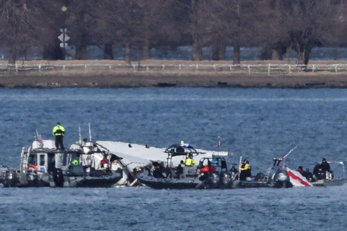 DC plane crash data show conflicting altitude readings