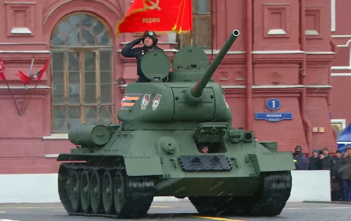 Putin marks Victory Day parade with one tank for second year running