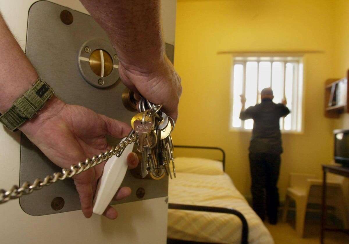 Justice Secretary unveils plan to shut women’s prisons