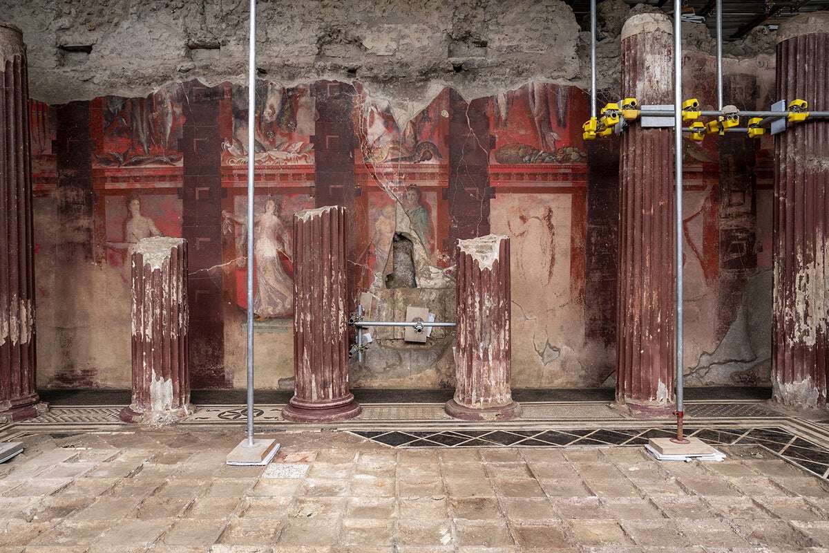 Secrets of ancient Pompeii revealed in newly discovered frescoes