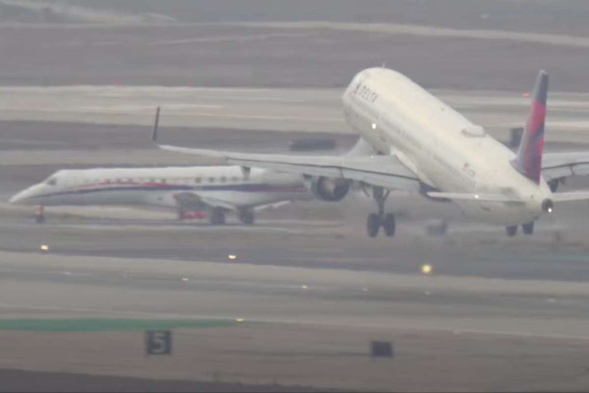 Air traffic control intervenes to avoid plane collision on LAX runway