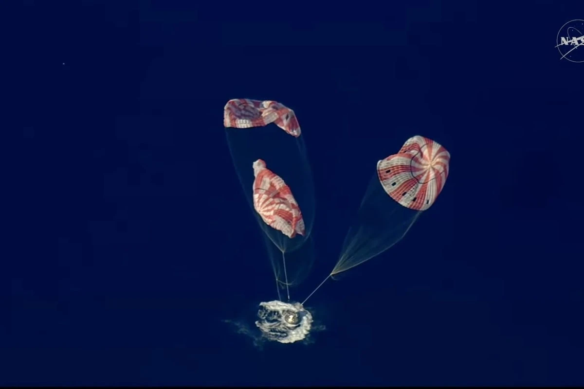 NASA’s Moon astronauts survive plunge to Earth