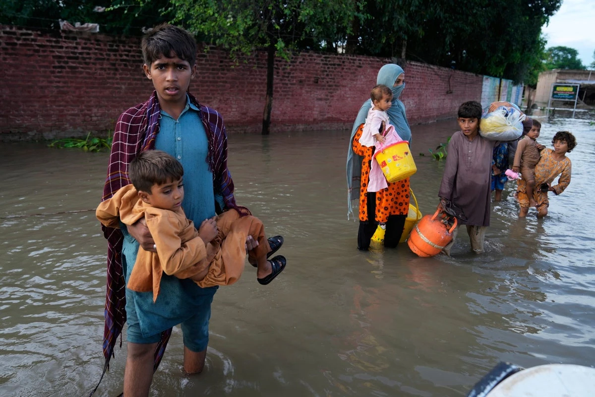India warns Pakistan to expect flooding after opening major dams