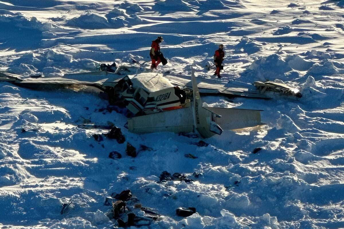 Crews rush to recover plane crash on Alaska sea ice before snow hits