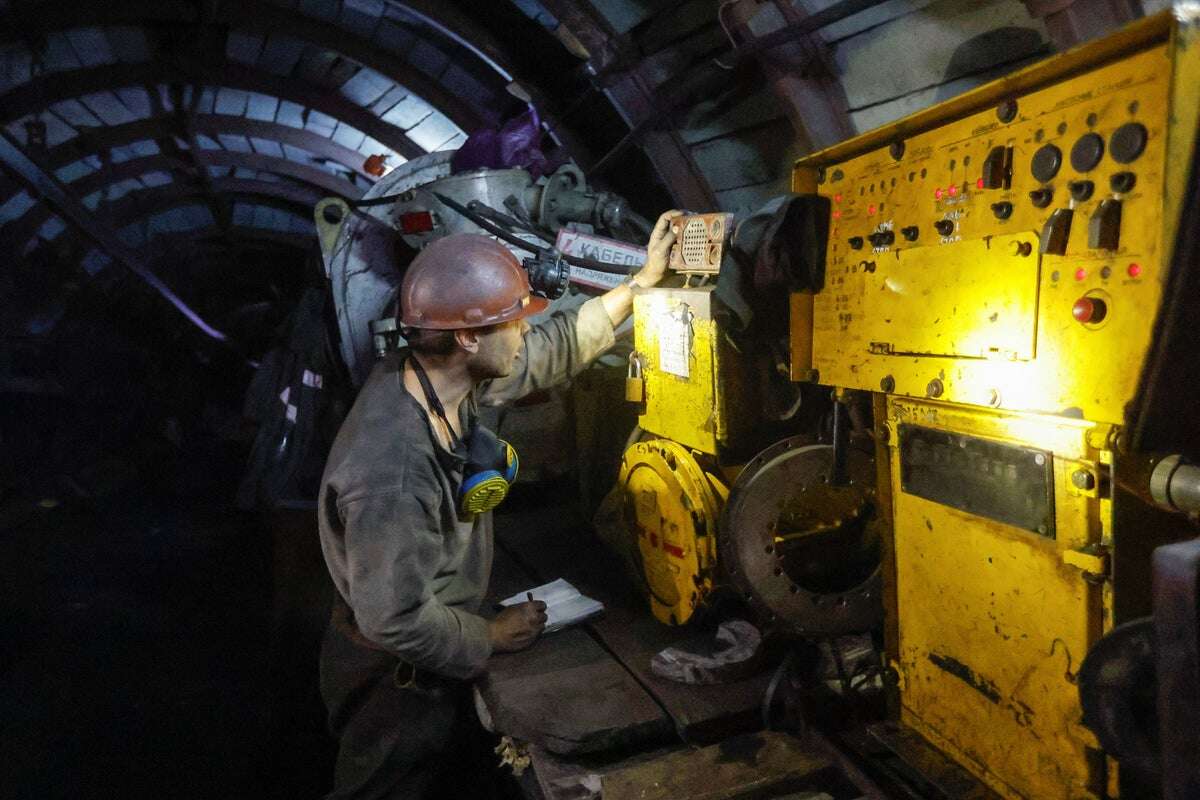 Where are Ukraine's mineral resources and why does Trump want them?