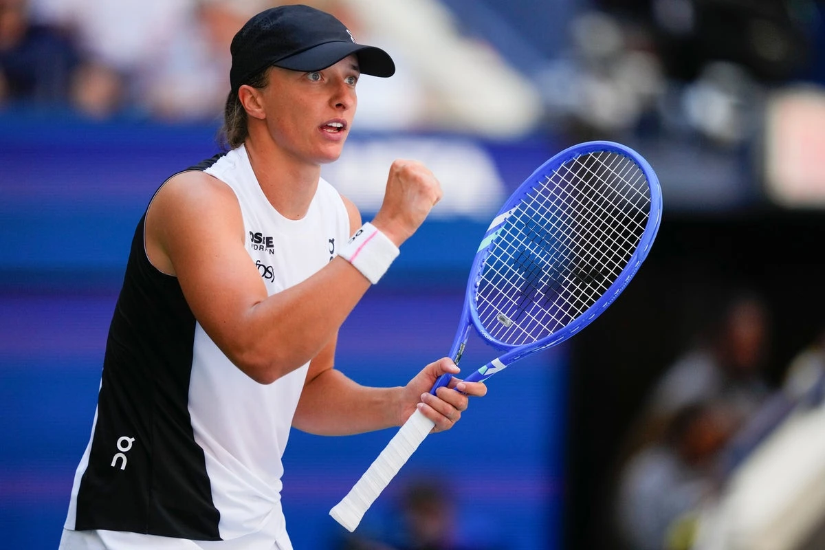 Swift start: Iga Swiatek easily wins at US Open, but she's here to talk about Taylor and Travis