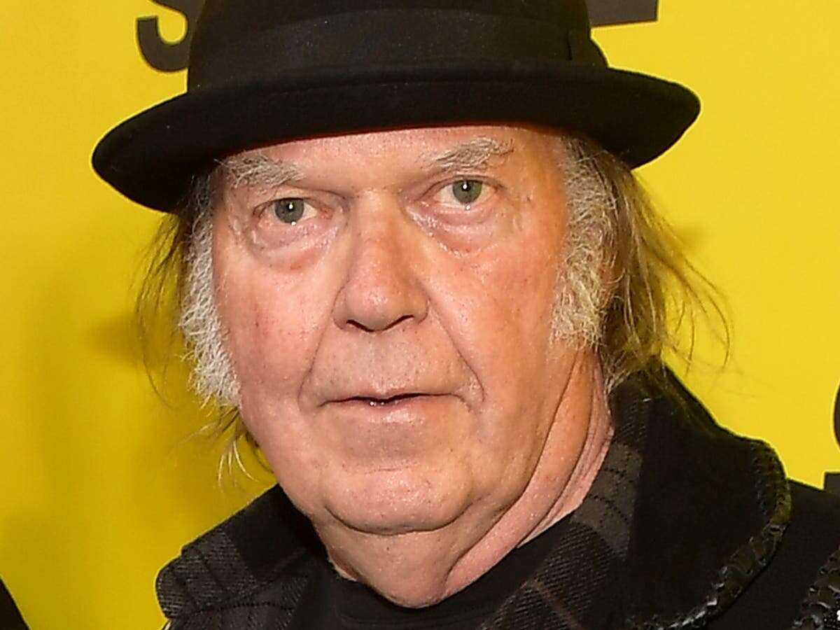 Neil Young will play Glastonbury as singer backtracks on criticism