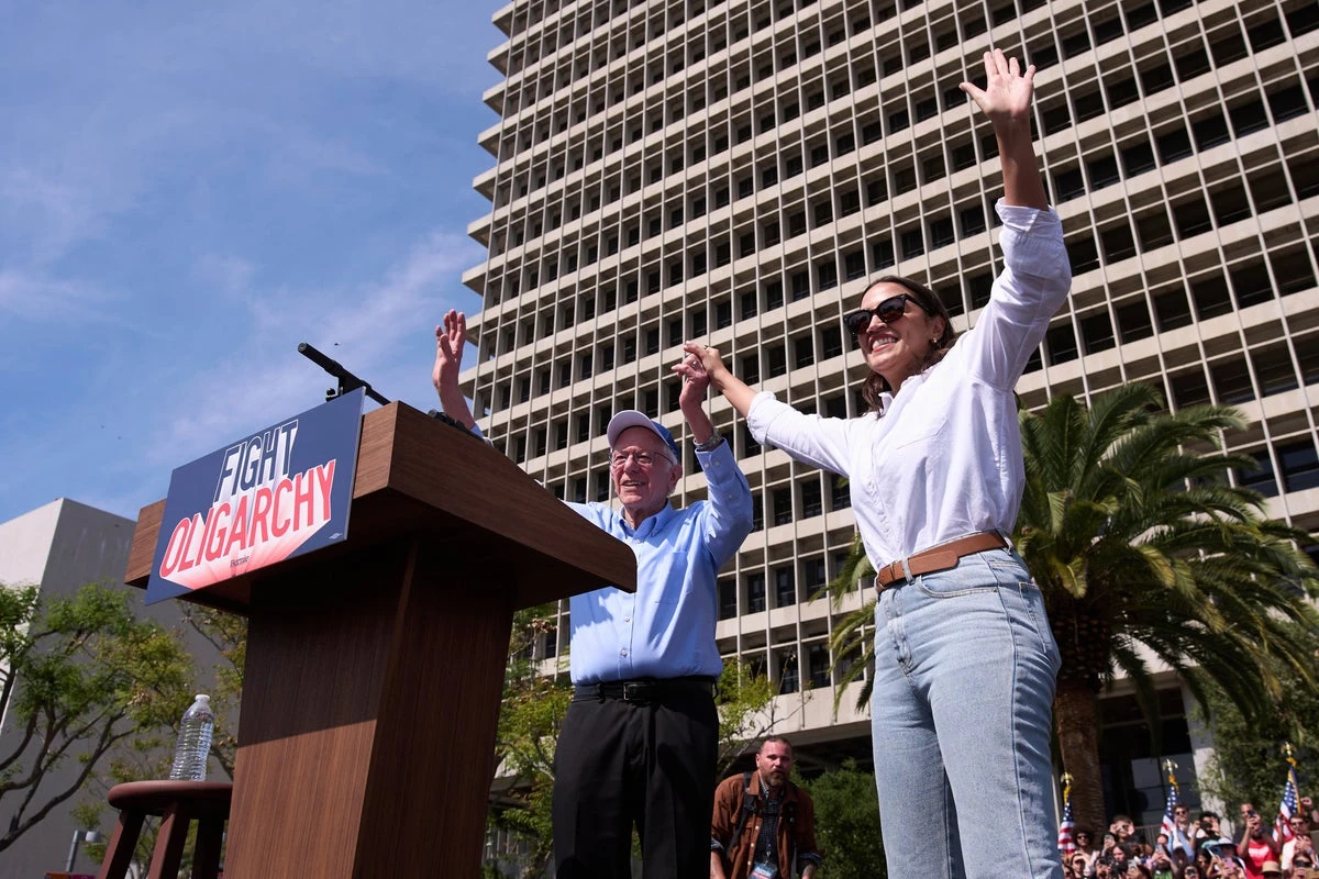 Fundraising shows something clear: Democratic voters want fighters