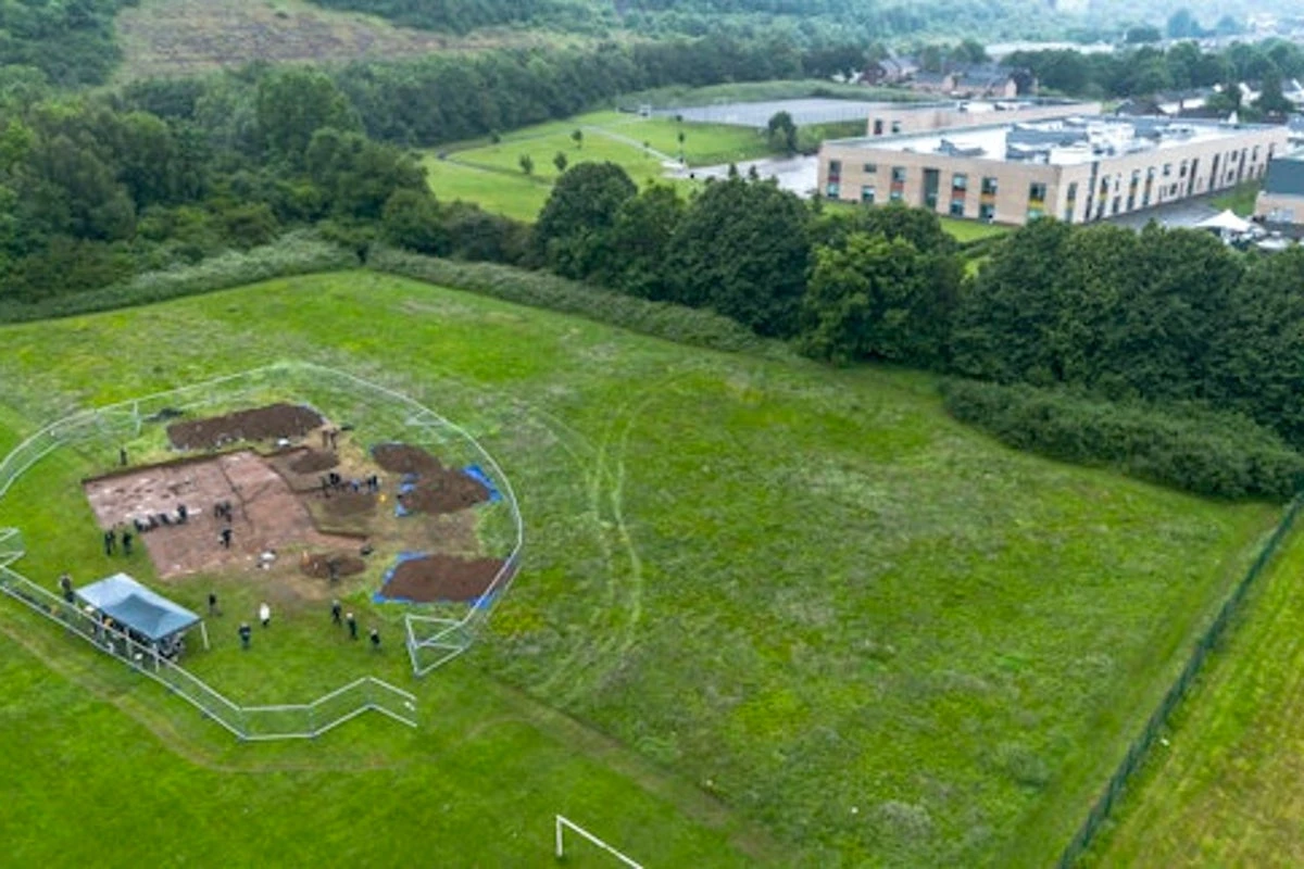 Volunteers uncover ‘hugely exciting’ burial site underneath Welsh park