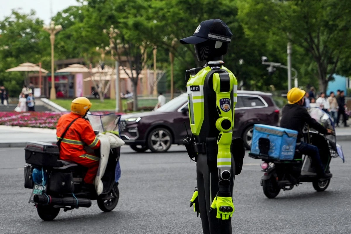 China gives humanoid robots unique ID numbers to monitor safety risks