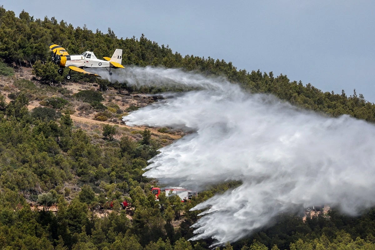 Greek towns evacuated as blaze threatens area around Athens