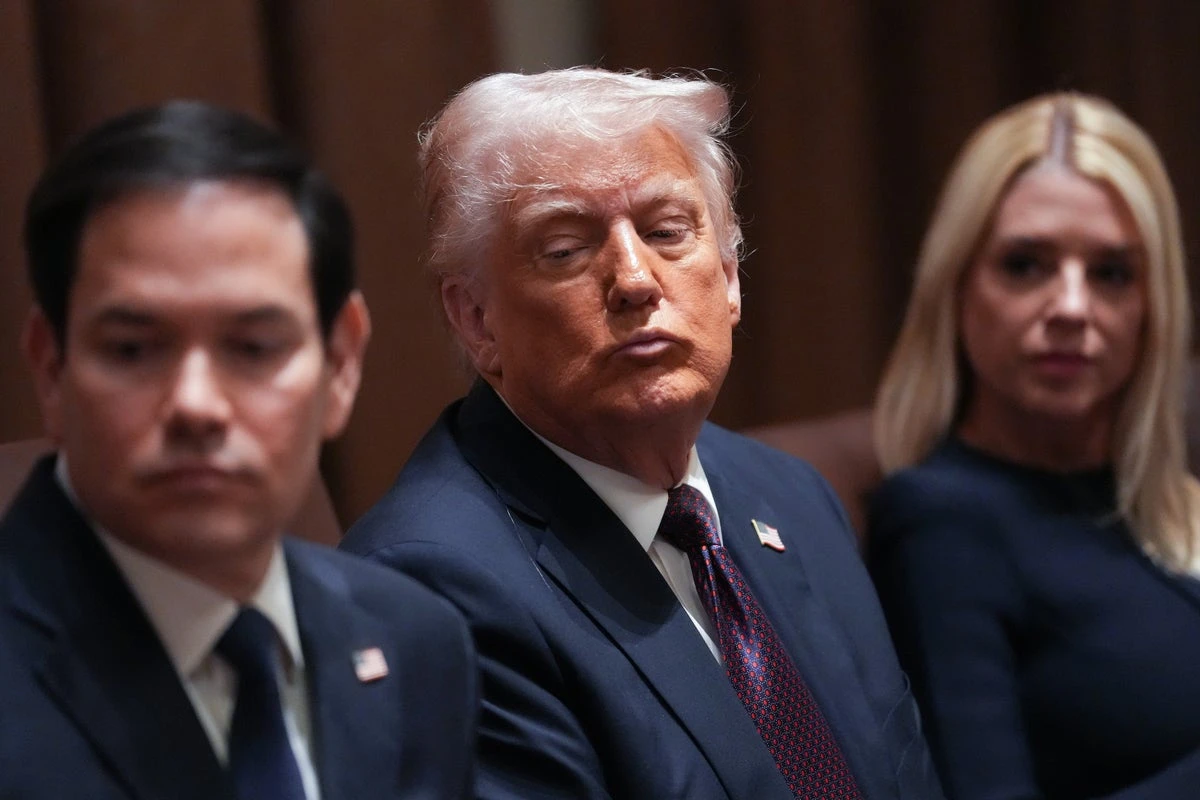 Trump officials won’t answer questions about deportation flights