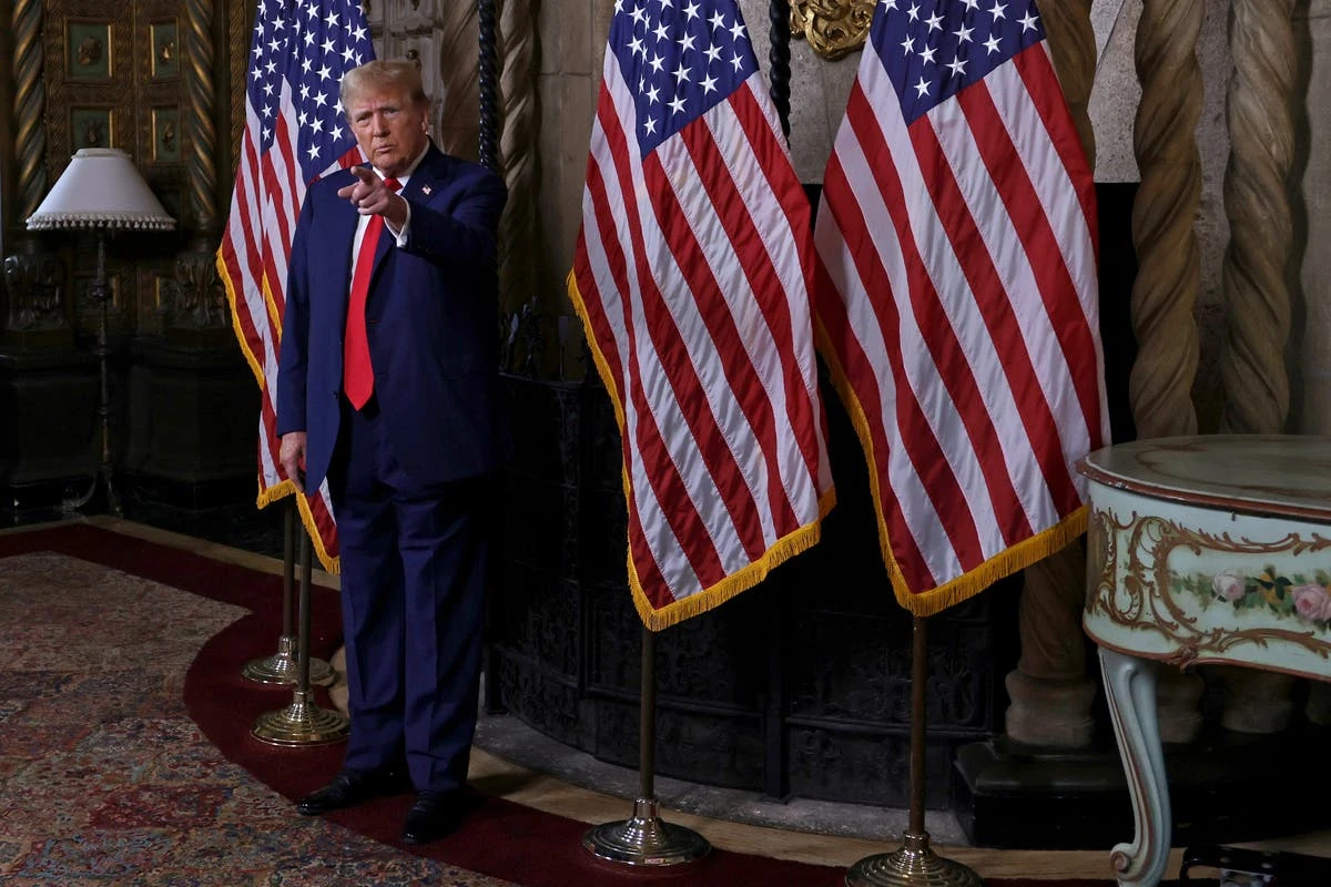Trump turns to oil industry for $1bn towards campaign