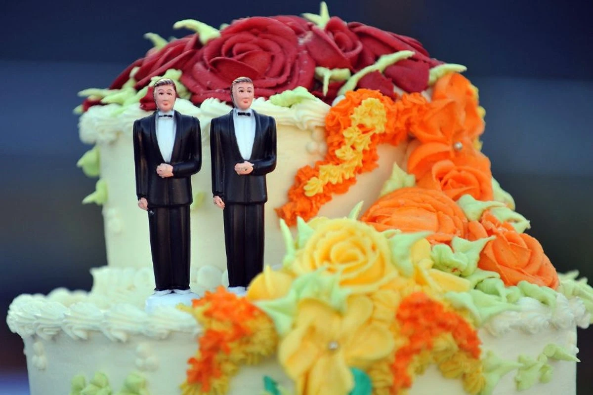 LGBTQ bookstore holds ‘wedding marathon’ amid SCOTUS same-sex debate