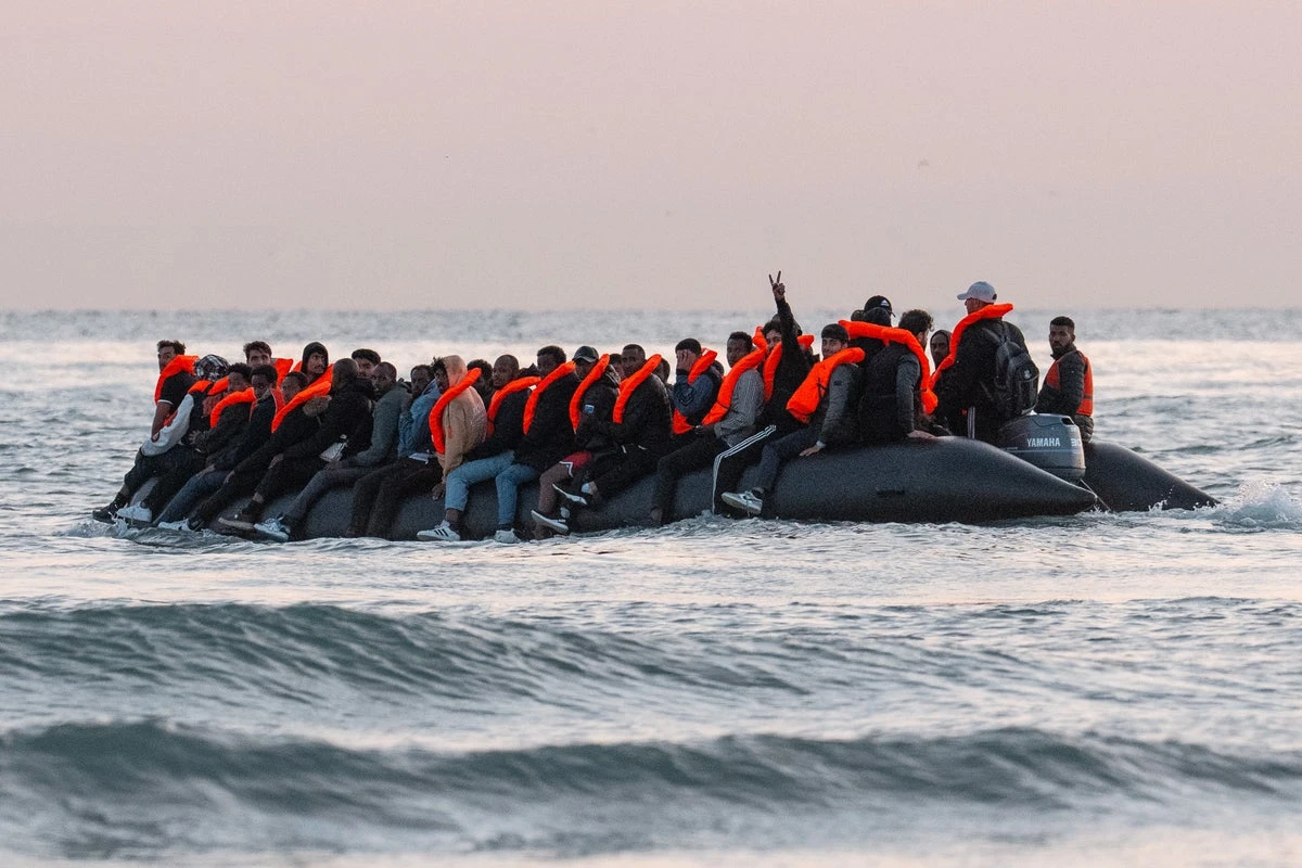 Germany to allow police to seize small boats in Starmer migrant deal