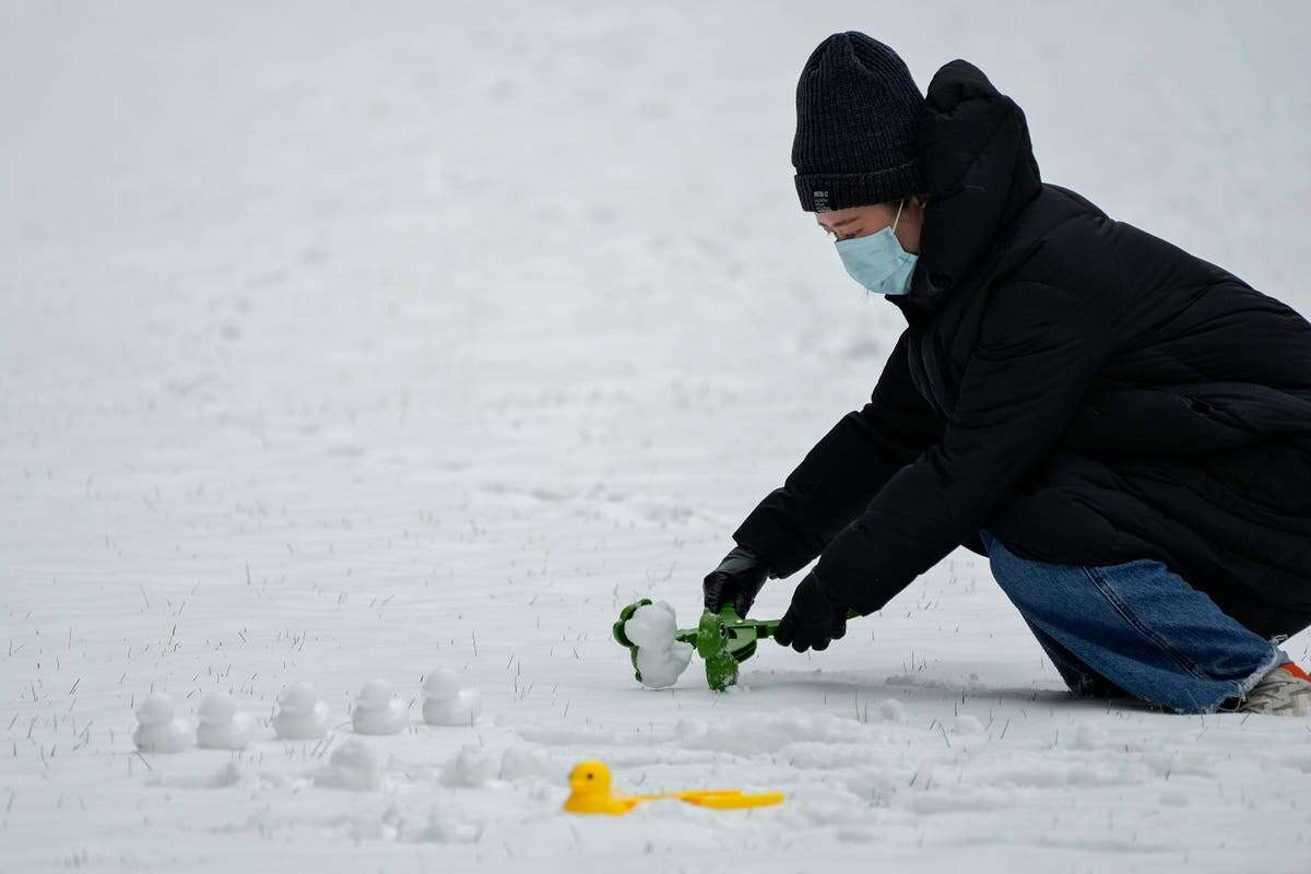 Snow closes schools and highways in northern China