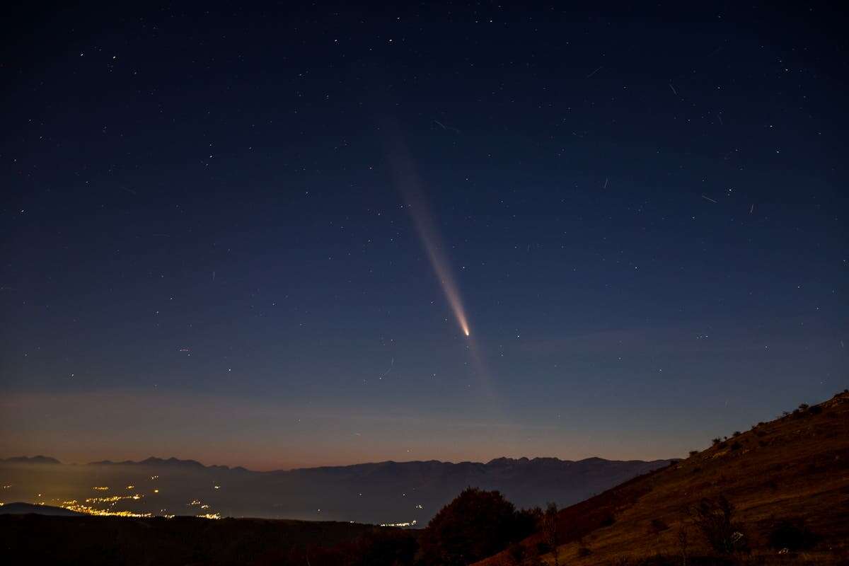 Astronomer gives useful hint about how to see ‘comet of the century’