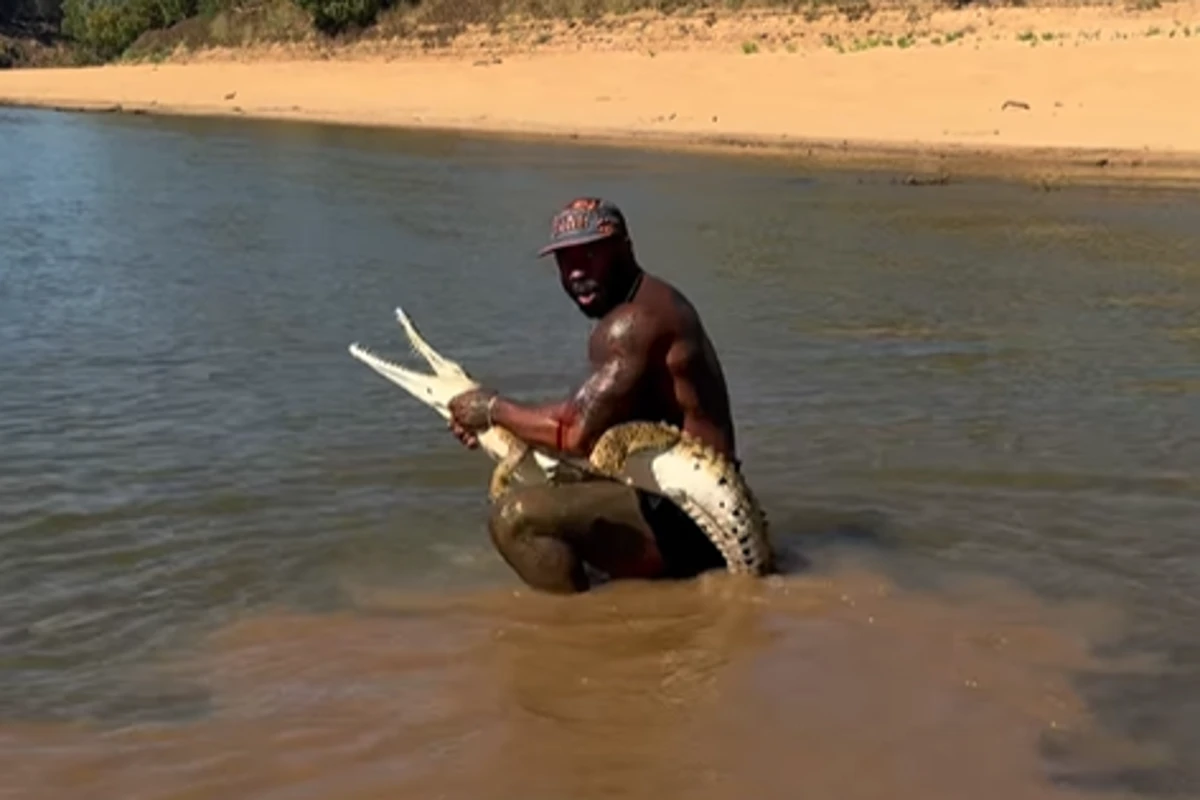 Steve Irwin’s father slams US influencer for reckless crocodile stunts