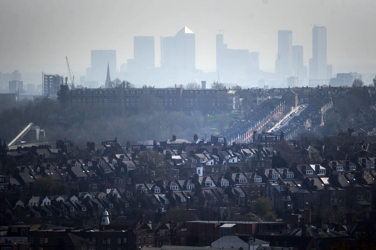 Air pollution will be linked to 30,000 UK deaths in 2025, doctors say