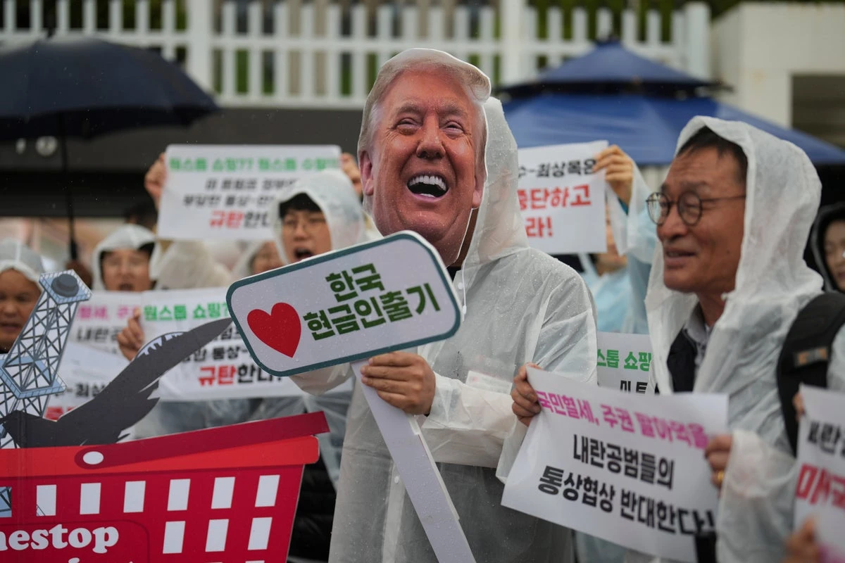 Trump insists Seoul pay more for US troops as tariff deadline looms