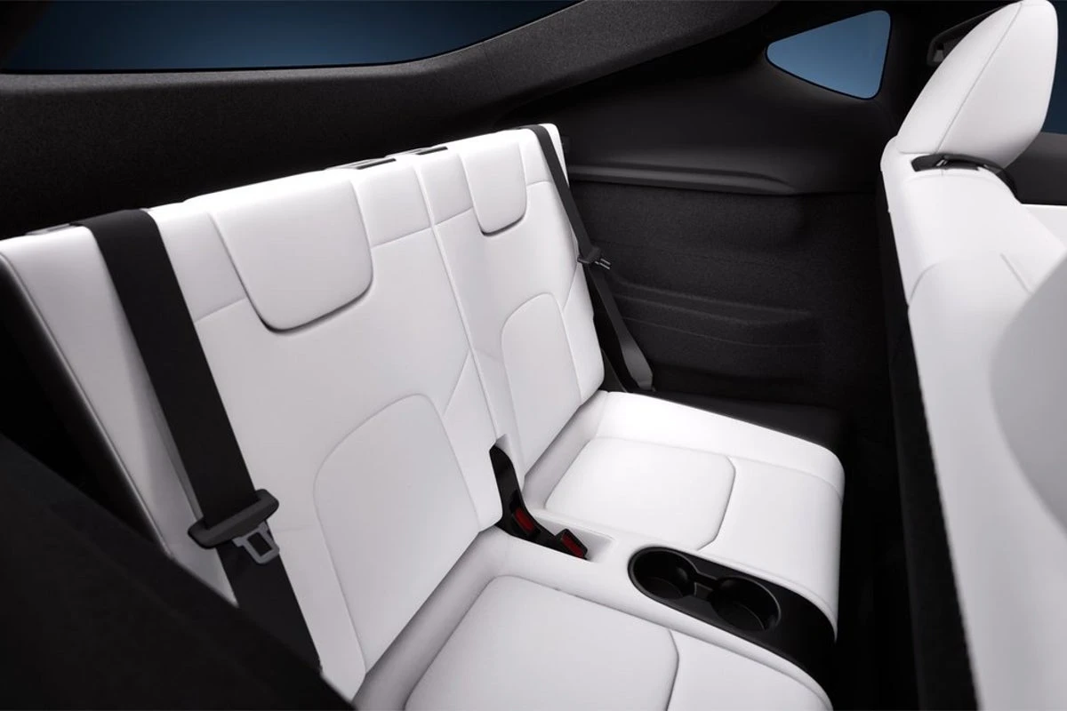 Tesla adds seven-seat Model Y with 372-mile range and £54,490 price