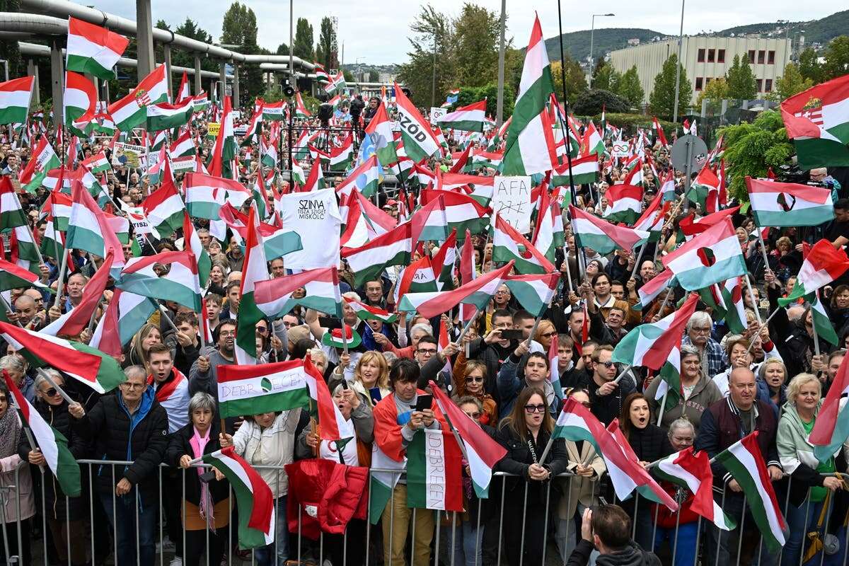 Hungarians protest state media 'propaganda factory' and demand unbiased press