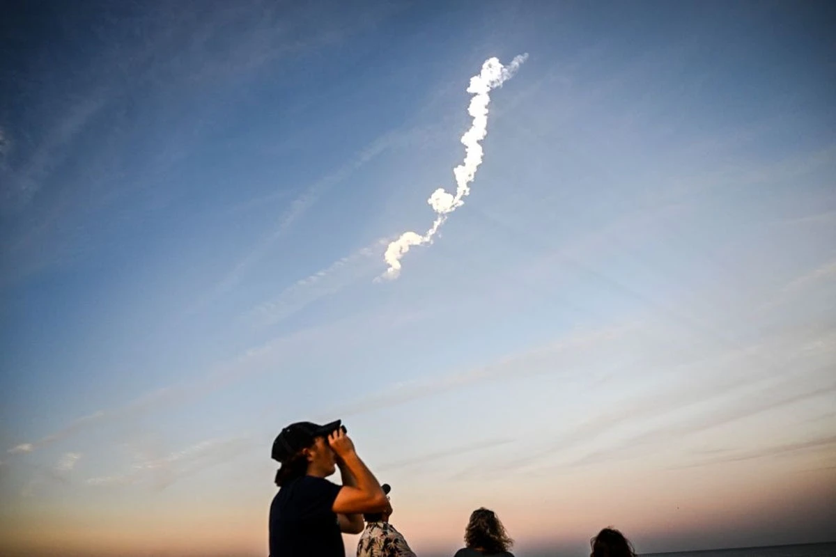 The Sun is causing Elon Musk’s Starlink satellites to drop from space